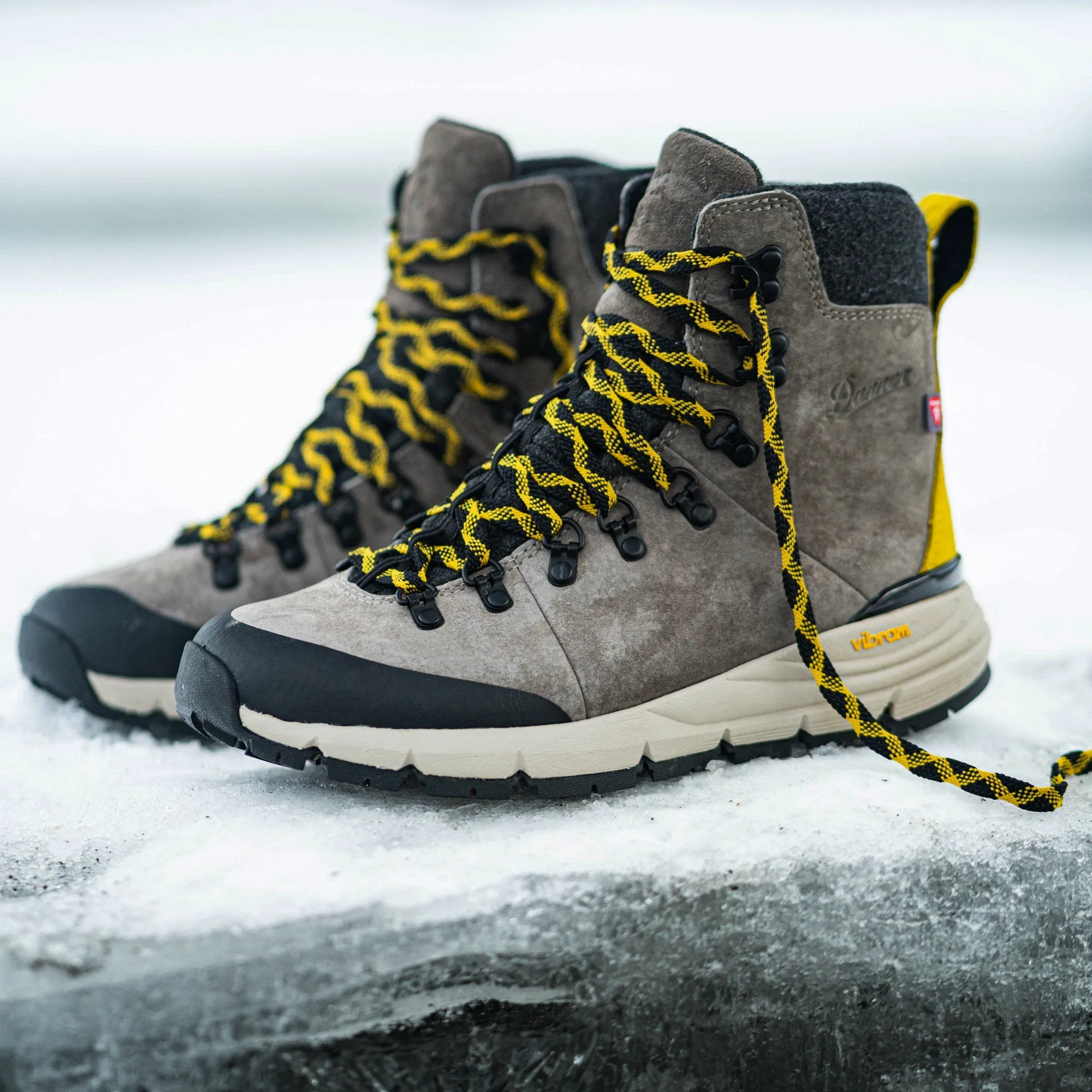 DANNER - Women's Arctic 600 Side-Zip Boot - Driftwood/Yellow Insulated 200G