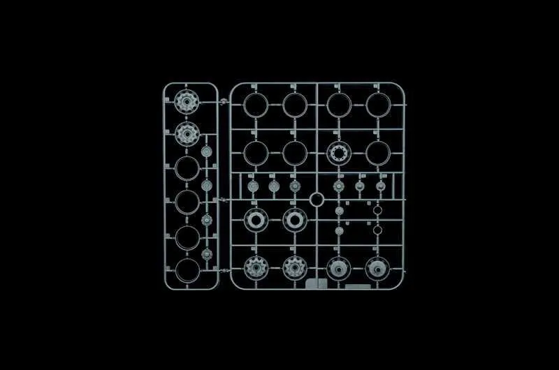 Italeri Model Cars 1/24 Mercedes-Benz MP4 Big Space Kit