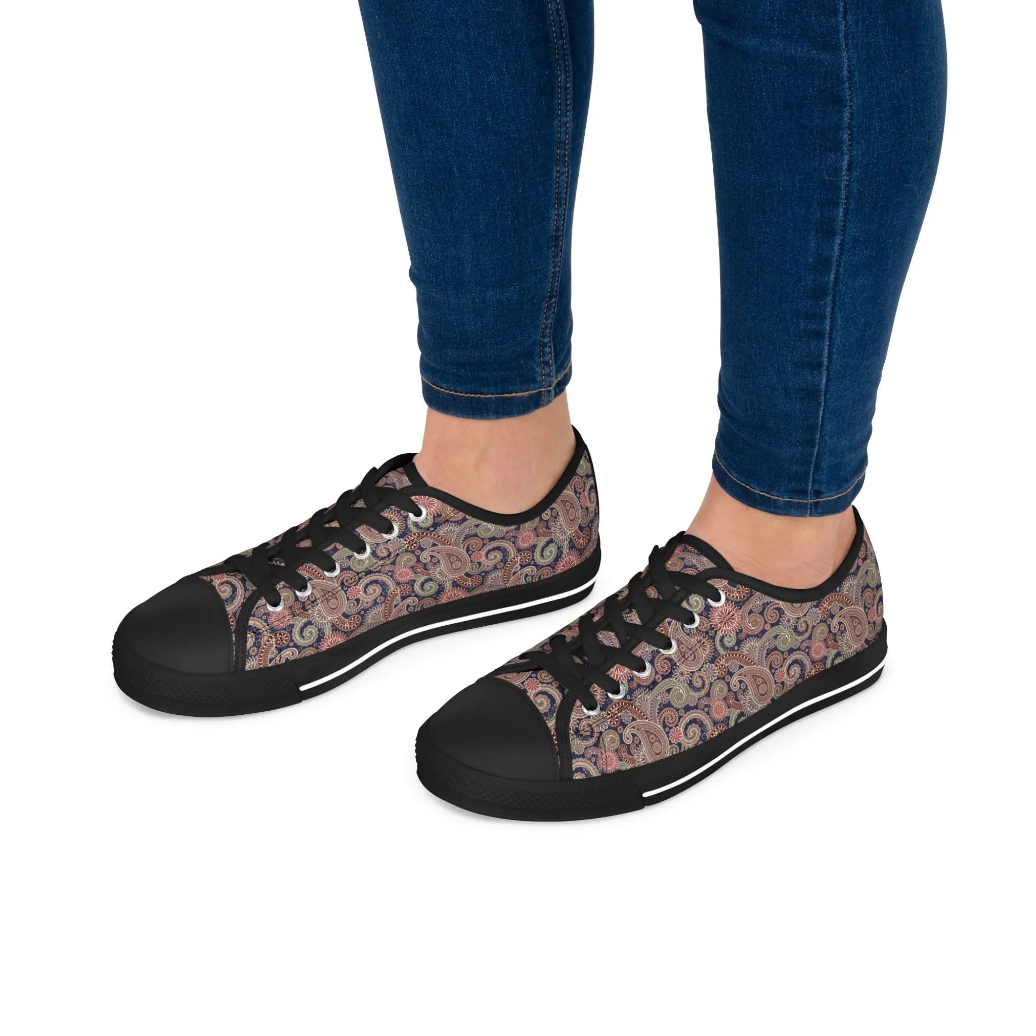 Paisley Dream – Stylische Damen Low Top Sneakers mit elegantem Schwarz-Weiß-Design